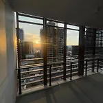 Views And Vibes - Free Parking - Great Location!