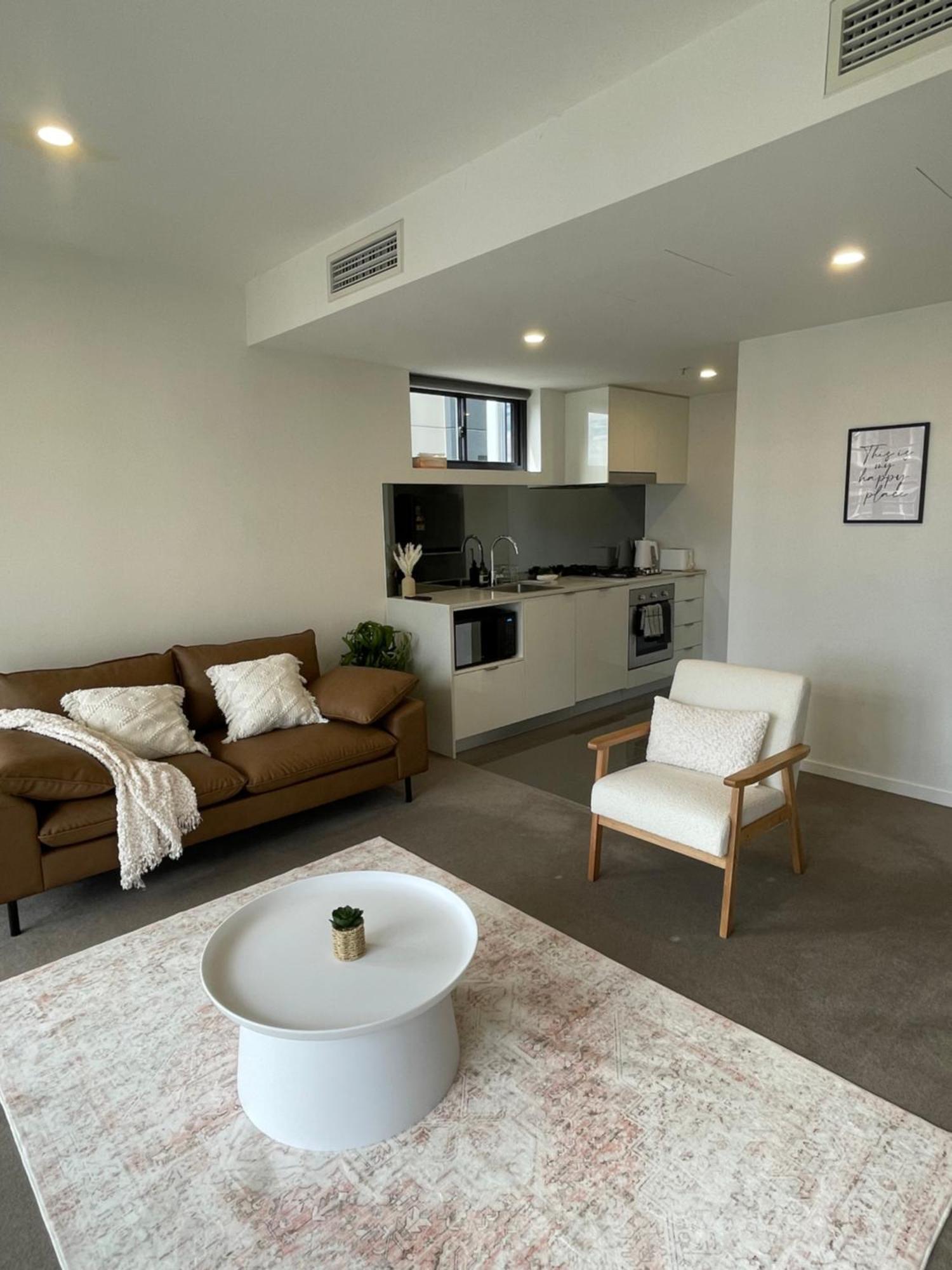 Views And Vibes - Free Parking - Great Location! Apartment *